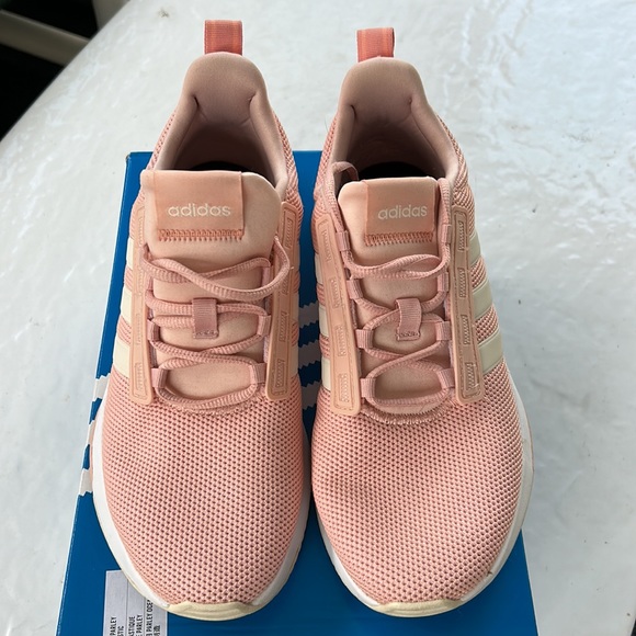 Women’s adidas shoes - Picture 2 of 3